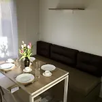 Au Pre De L'etang