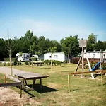 Au Pre De L'etang 2*