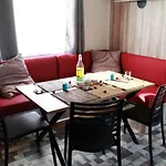 Au Pre De L'etang 2*