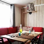 Au Pre De L'etang