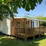 Au Pre De L'etang