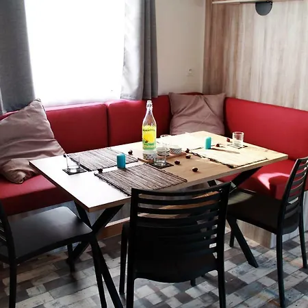 Au Pre De L'etang 2*