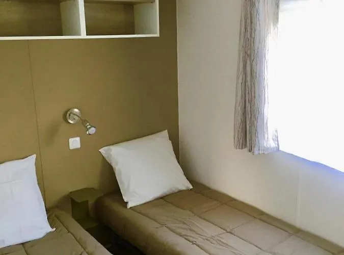 Au Pre De L'etang 2*