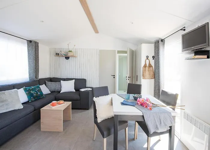 Au Pre De L'etang 2*