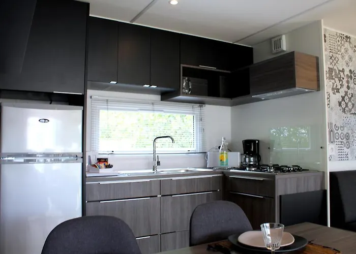 Au Pre De L'etang 2*