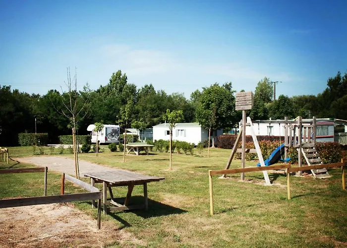 Au Pre De L'etang 2*