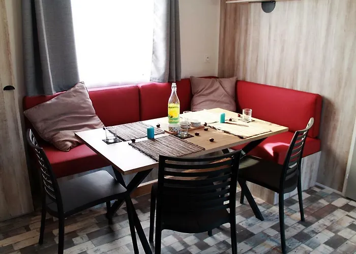 Au Pre De L'etang 2*